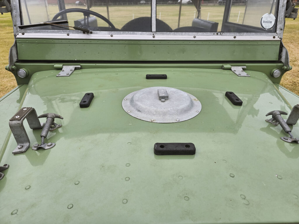 The rubbers of the bonnet spare wheel carriers on 51-WP